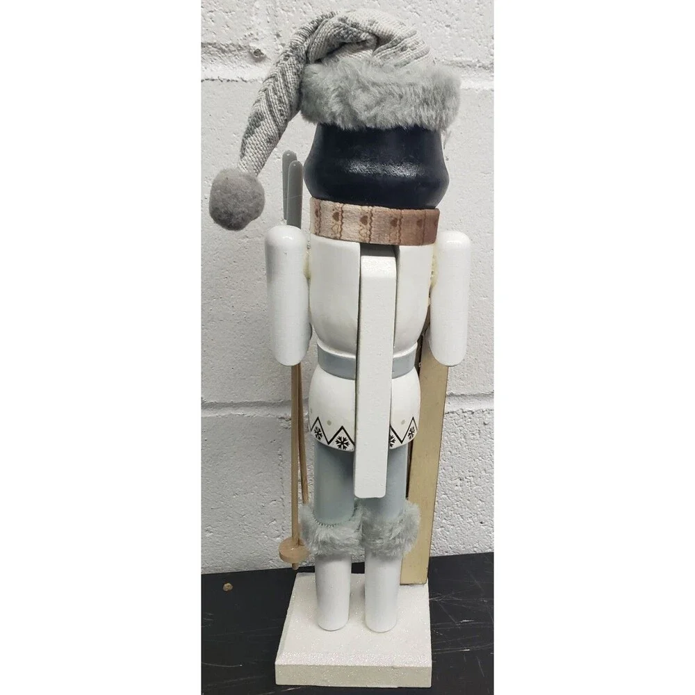 Wooden Christmas Nutcracker,14